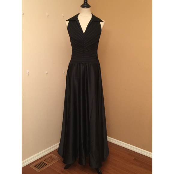 Tadashi Shoji Dresses & Skirts - Elegant Tadashi Black Evening Gown